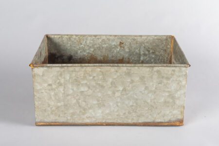 Contenedor rectangular de metal