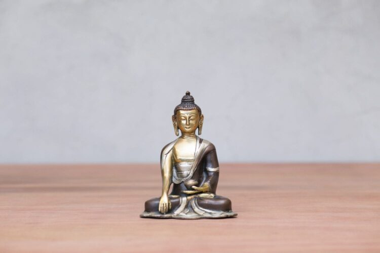 Buda tonos de bronce
