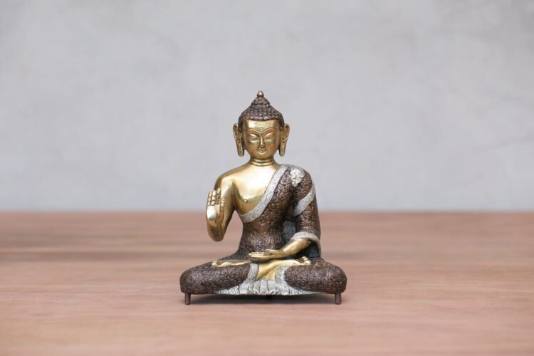 Buda grande tonos de bronce