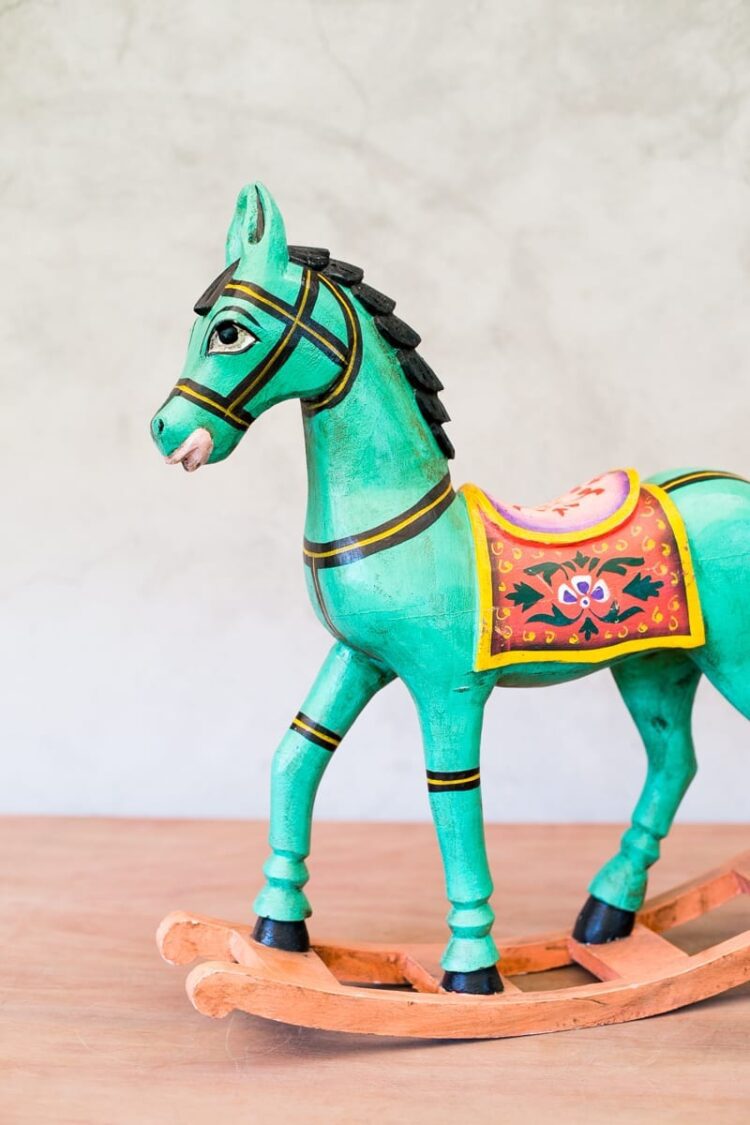 Caballo balancín pintado (producto artesanal varian los colores - Imagen 3