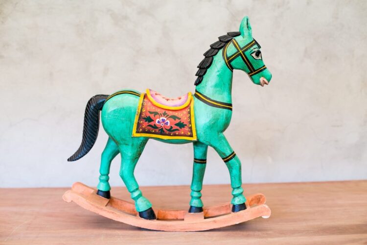 Caballo balancín pintado (producto artesanal varian los colores - Imagen 5