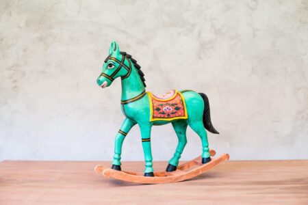 Caballo balancín pintado (producto artesanal varian los colores