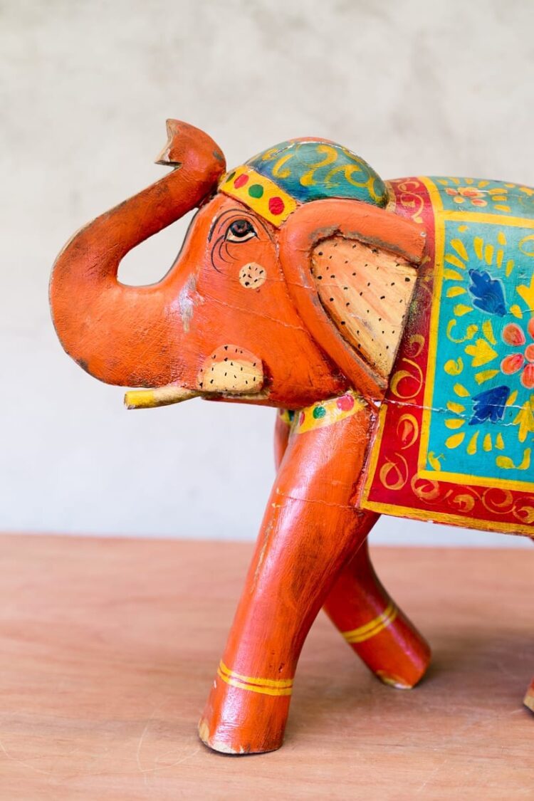 Elefante grande pintado - Imagen 2