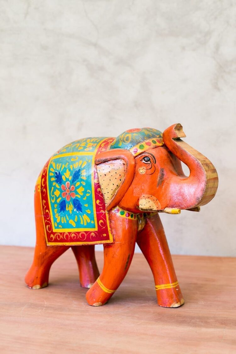 Elefante grande pintado - Imagen 4