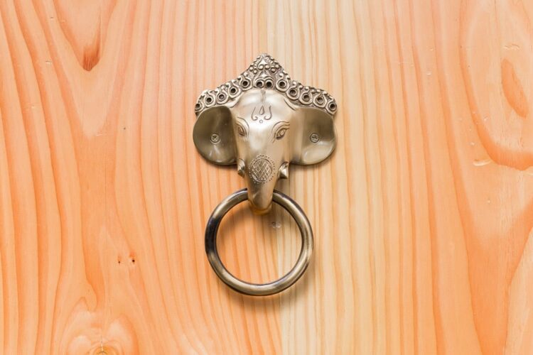 Toca puerta Ganesh en Bronce