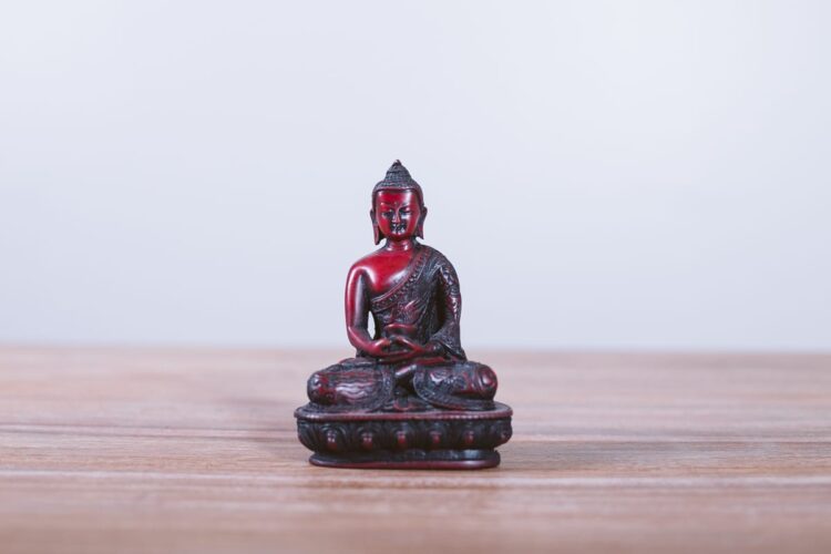 Buda pequeño rojo
