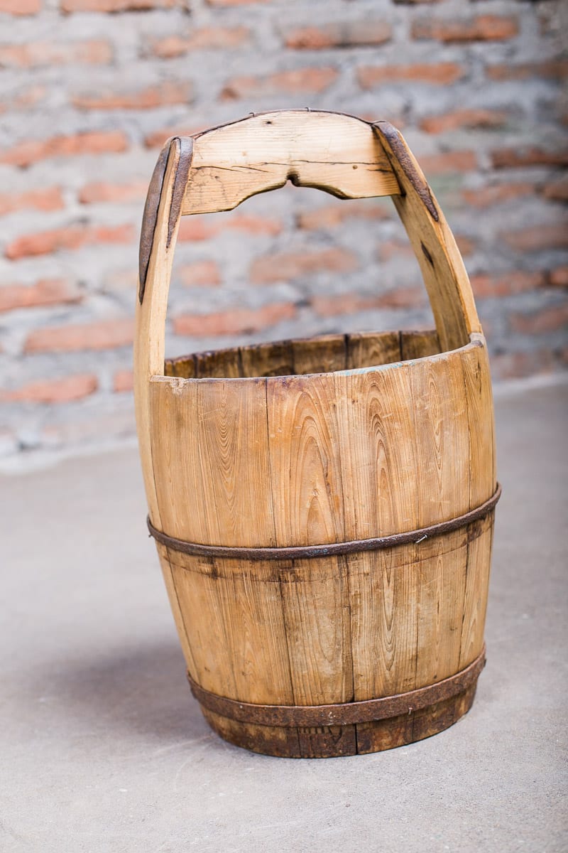 Baldes, viandas y vasijas de oriente