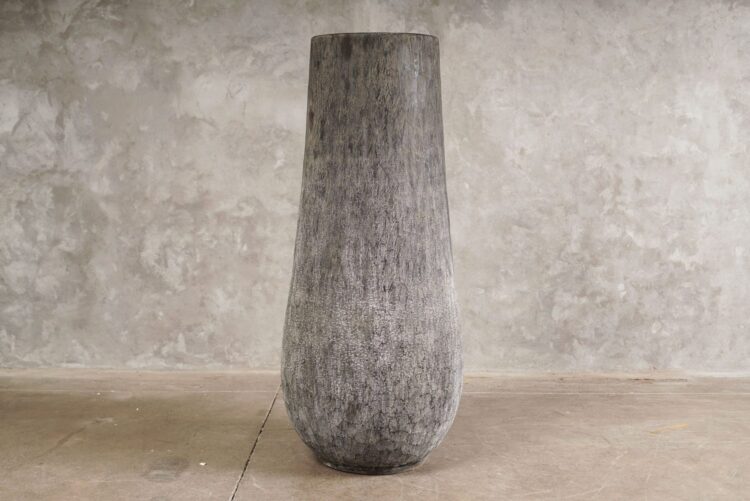 Vasija de tronco de palma gris