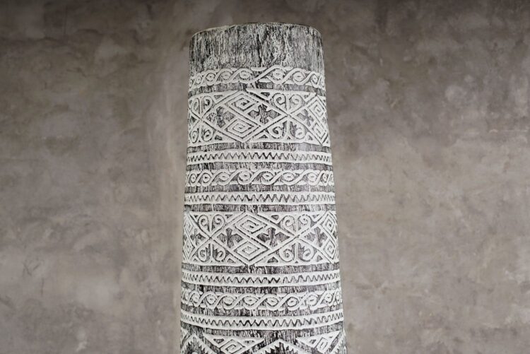 Vasija de tronco de palma tallado - Imagen 2