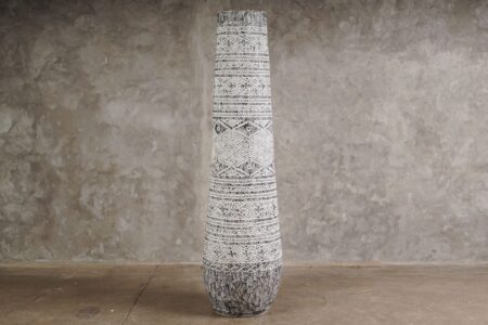 Vasija de tronco de palma tallado