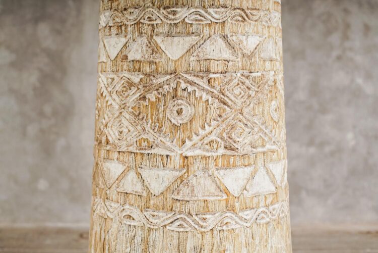 Vasija de tronco de palma tallado beige - Imagen 2
