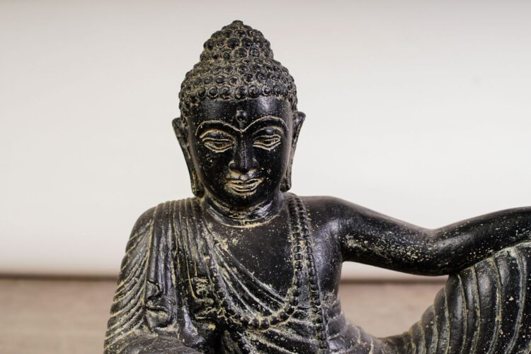 Figura Buda reclinado de Piedra Reconstituida - Imagen 2