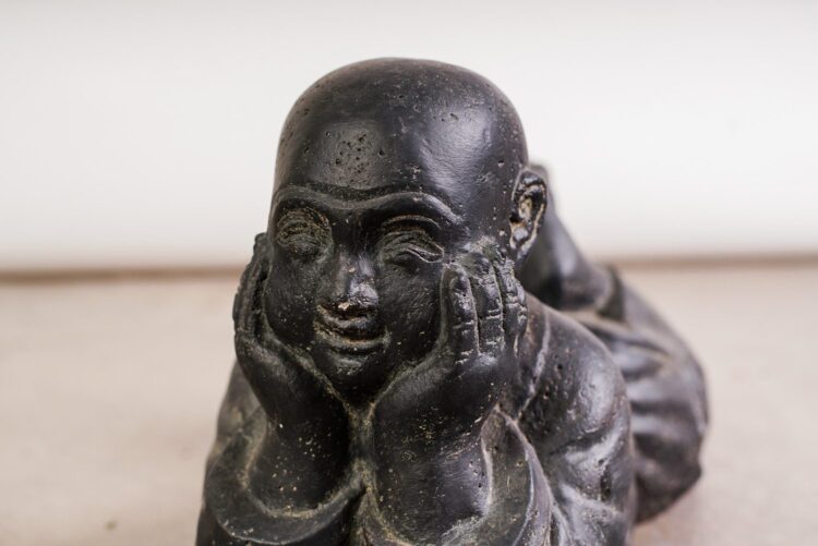 Figura Monje de Piedra Reconstituida - Imagen 2