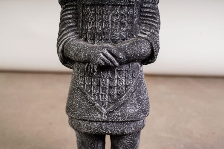 Figura soldado chino de piedra reconstituida - Imagen 3