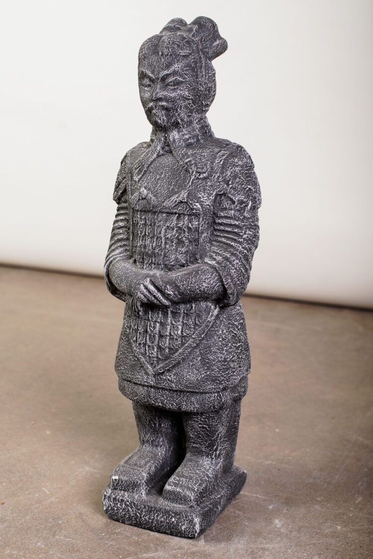 Figura soldado chino de piedra reconstituida - Imagen 4