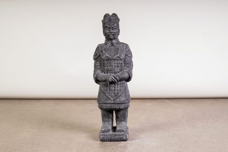 Figura soldado chino de piedra reconstituida