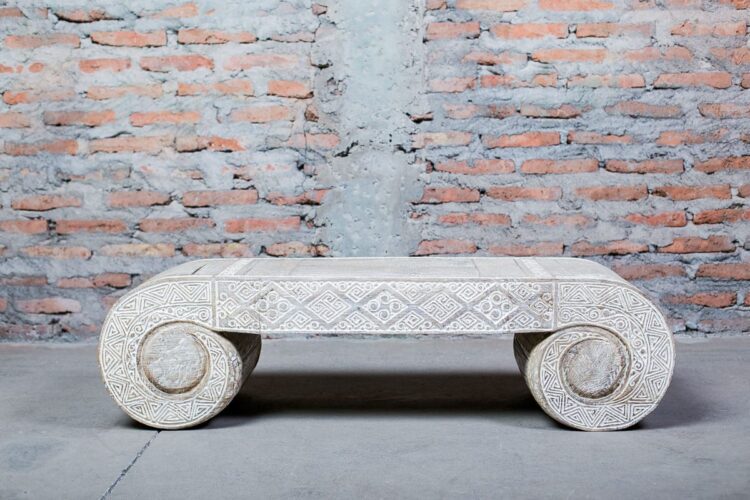 Banqueta indonesia tallada