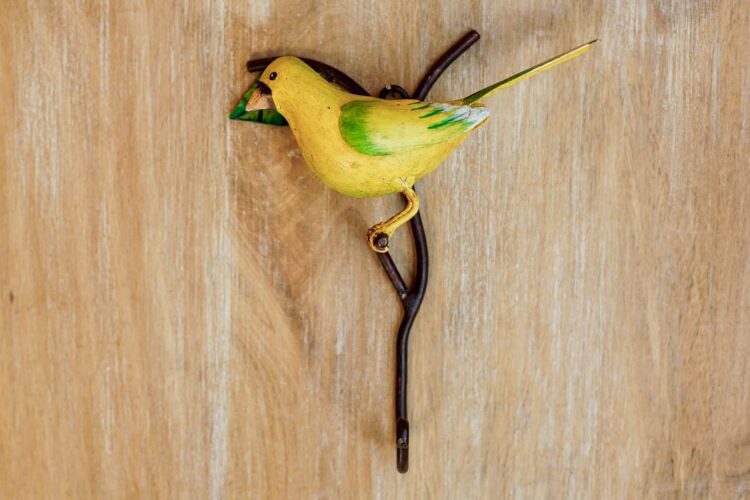 Percha de pájaro amarillo