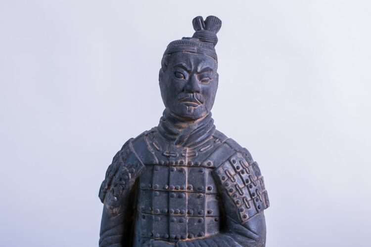 Soldado de terracota hincado 36cms - Imagen 2