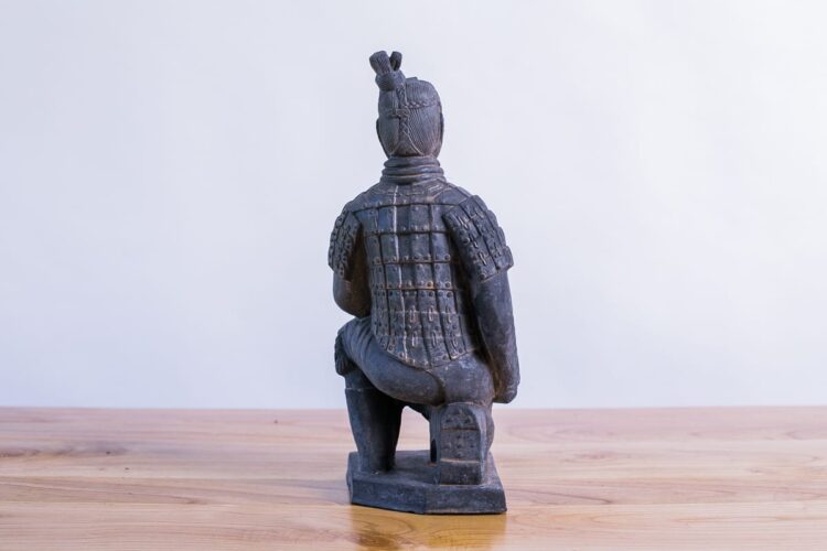Soldado de terracota hincado 36cms - Imagen 4