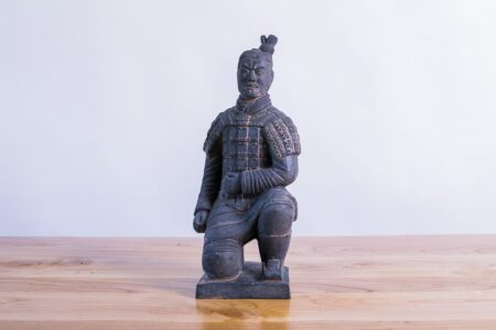 Soldado de terracota hincado 36cms