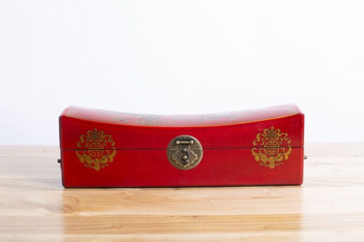 Caja almohada roja de cuerina grande - Imagen 4