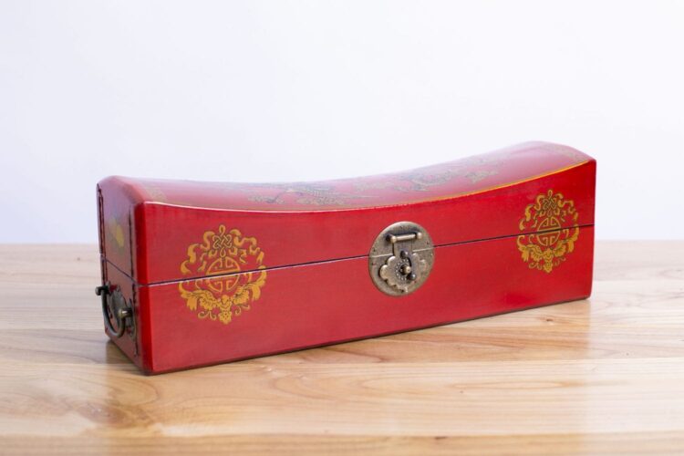 Caja almohada roja de cuerina grande