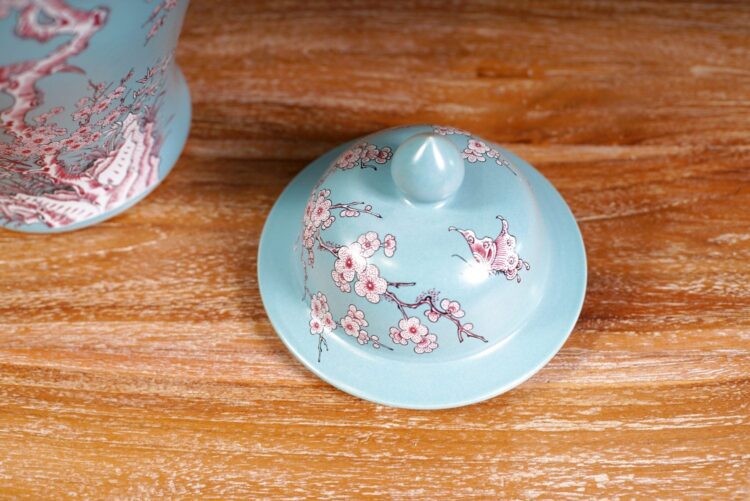 Jarrón chino celeste con flores de cerezo - Imagen 3