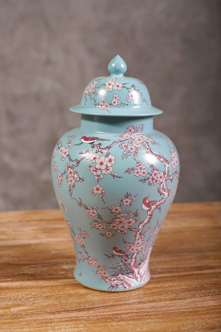 Jarrón chino celeste con flores de cerezo - Imagen 4