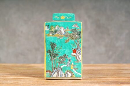 Jarrón chino rectangular verde con diseños