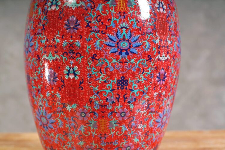 Jarrón chino con tapa rojo y diseños de colores - Imagen 3