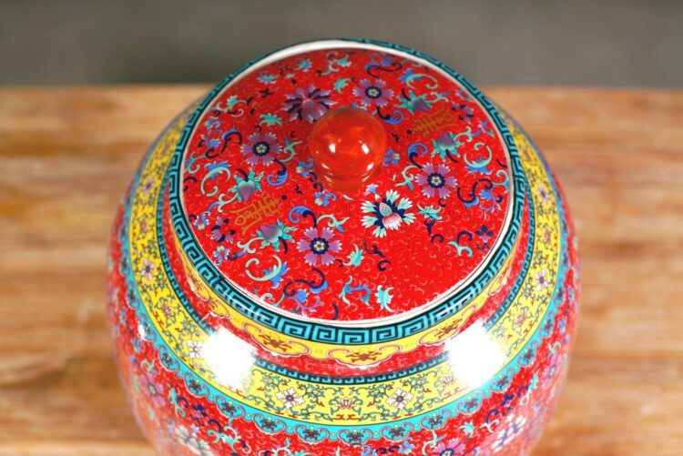 Jarrón chino con tapa rojo y diseños de colores - Imagen 5