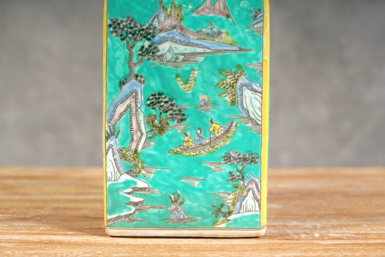 Jarrón chino rectangular verde con diseños - Imagen 4