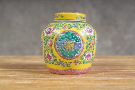 Jarrón chino amarillo