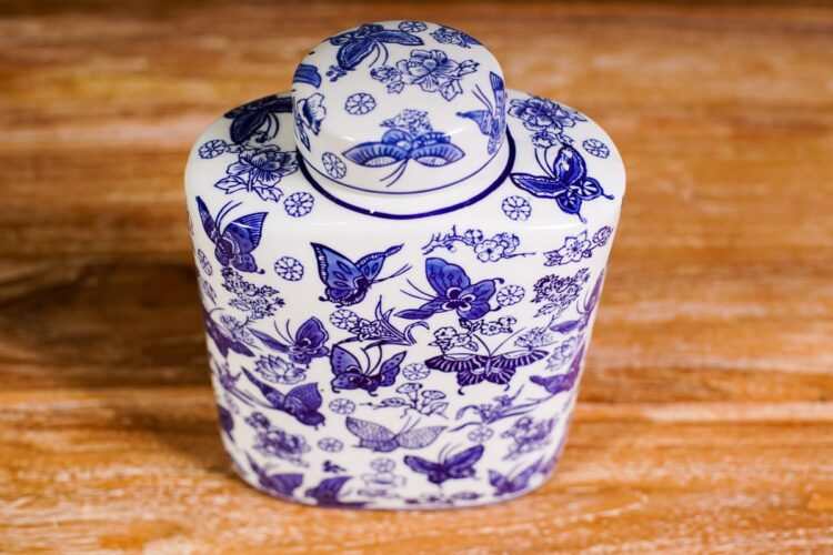 Jarrón mariposas azul y blanco - Imagen 2