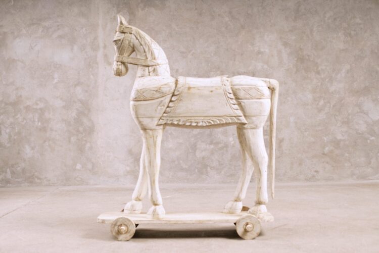 Caballo grande con ruedas