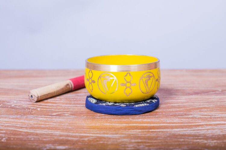 Cuenco tibetano amarillo 13cms