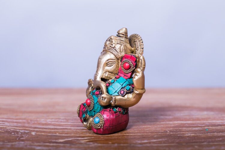 Ganesha de bronce y piedra - Imagen 2