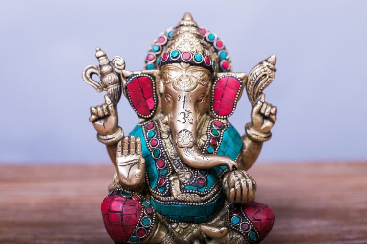 Ganesh de bronce y piedra - Imagen 2