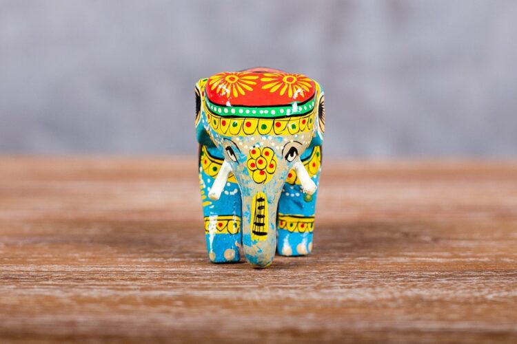 Mini elefante pintado - Imagen 4
