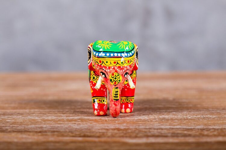 Mini elefante pintado - Imagen 3