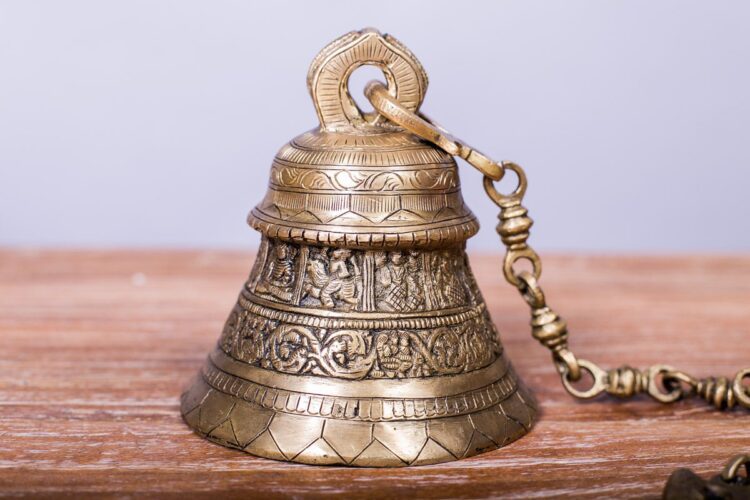 Campana colgante de bronce tallado con Dashavatara - Imagen 2