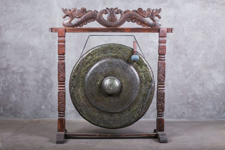 Gong 1 metro con pedestal
