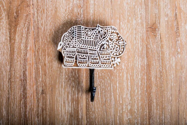 Perchero stamp tallado elefante