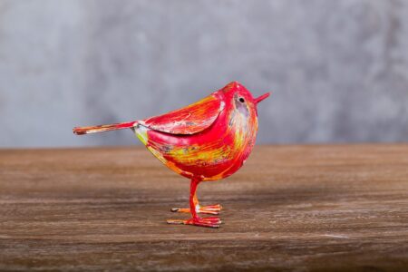 Pajarito de metal rojo