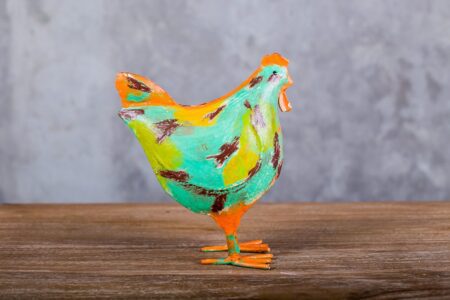 Gallina de metal colorida