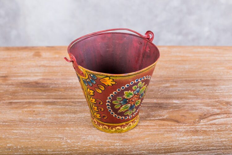 Balde pintado rojo - Imagen 3