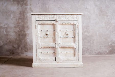 Mueble 2 puertas talladas
