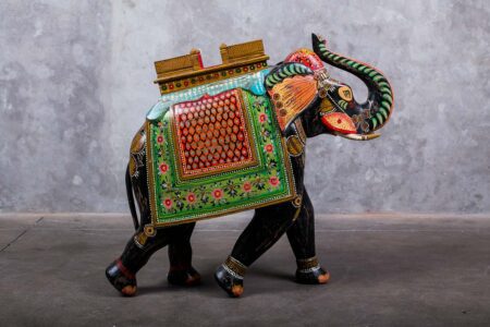 Elefante pintado a mano negro