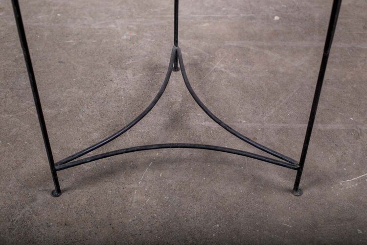 Mesa auxiliar fierro y madera redonda patas curvas - Imagen 4